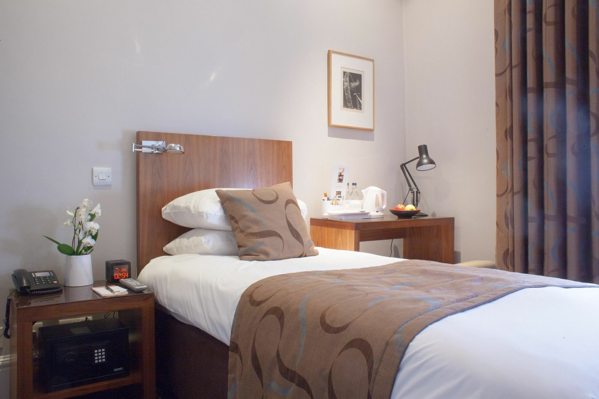 Fifty-Four Boutique Hotel London Exterior photo